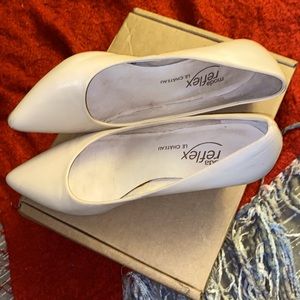 Le Chateaux Kitten Heels